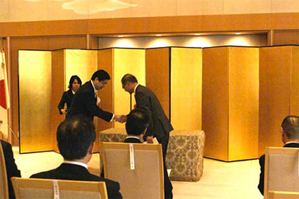 京都府知事 山田啓二氏より表彰を受ける